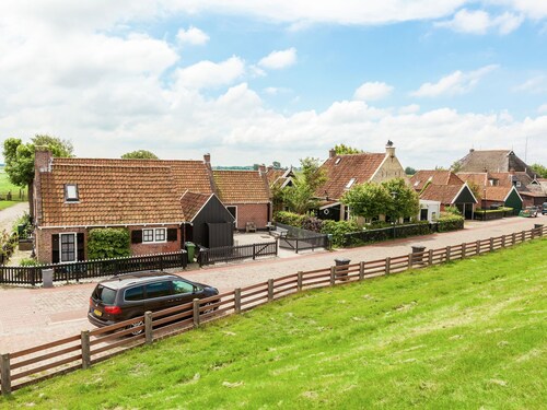 Cozy Holiday Home in Moddergat near Sea