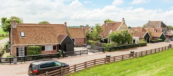 Cozy Holiday Home in Moddergat near Sea