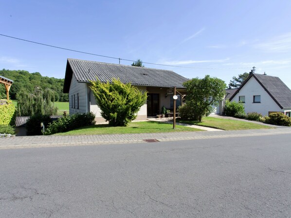 Exterior - Pretty Apartment in Oberdürenbach-büschhöfe With Garden (Oberdürenbach)
