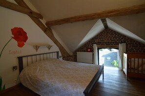 House | 9 bedrooms, individually furnished