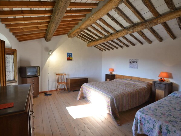 3 bedrooms, individually furnished, bed sheets - Cottage in Marliana With Private Pool (Marliana)
