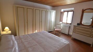 Cottage | 3 bedrooms, individually furnished, bed sheets