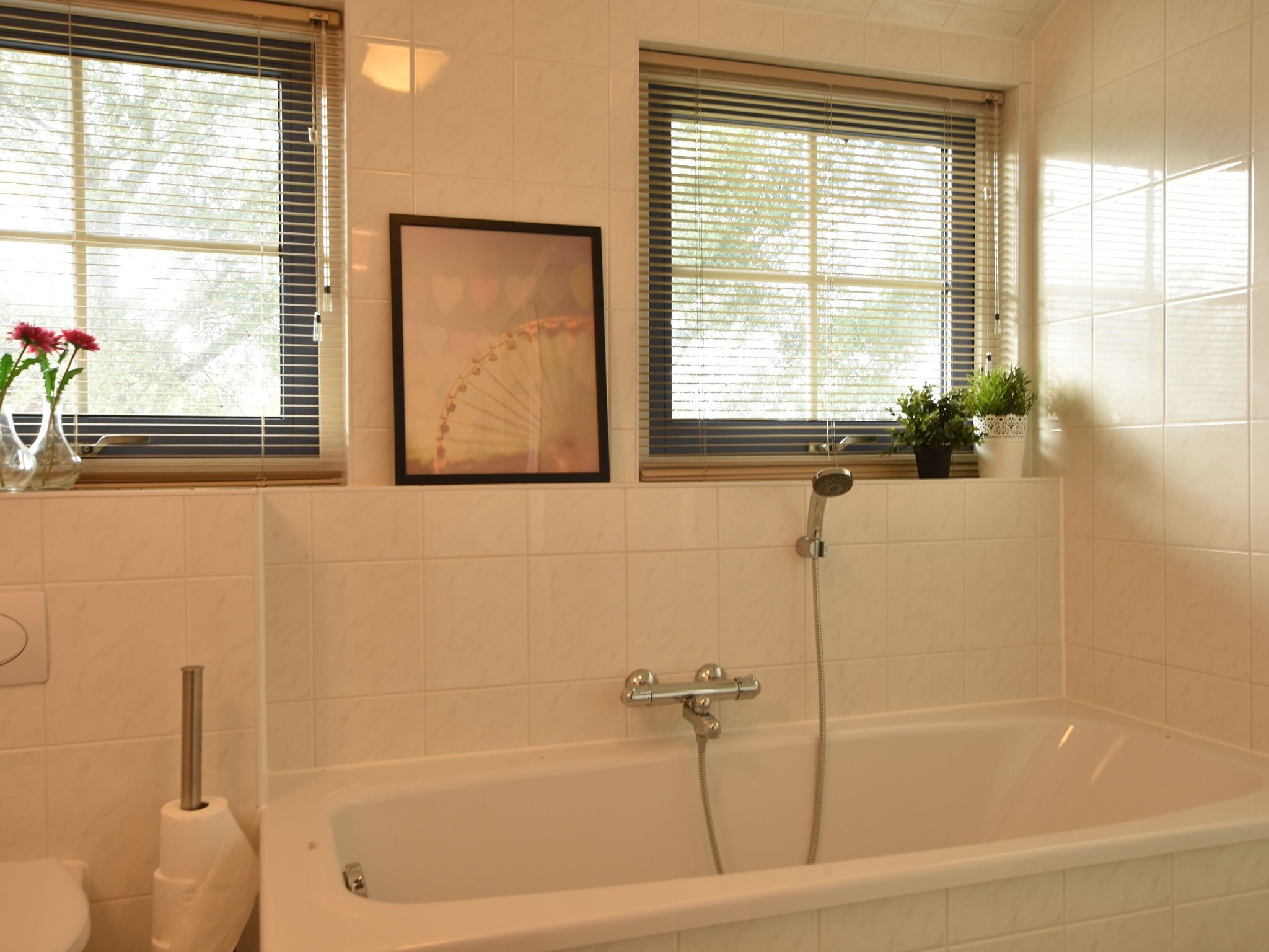 Bathtub, towels
