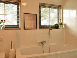 Bathtub, towels - Cozy Mansion in Stavoren near Lake (Stavoren)