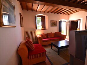 Villa | Living area - Belvilla by OYO Villa dei Tarocchi (Pistoia)