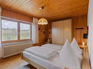 Apartemen | 3 kamar tidur dan dilengkapi dengan perabotan berbeda-beda