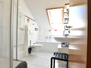 Bathroom - Quaint Apartment in Rerik near Sea Beach (Rerik)