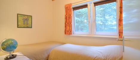 Rumah | 4 kamar tidur dan dilengkapi dengan perabotan berbeda-beda