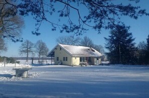 House | Exterior - Family Residence With Large Garden (Heino)