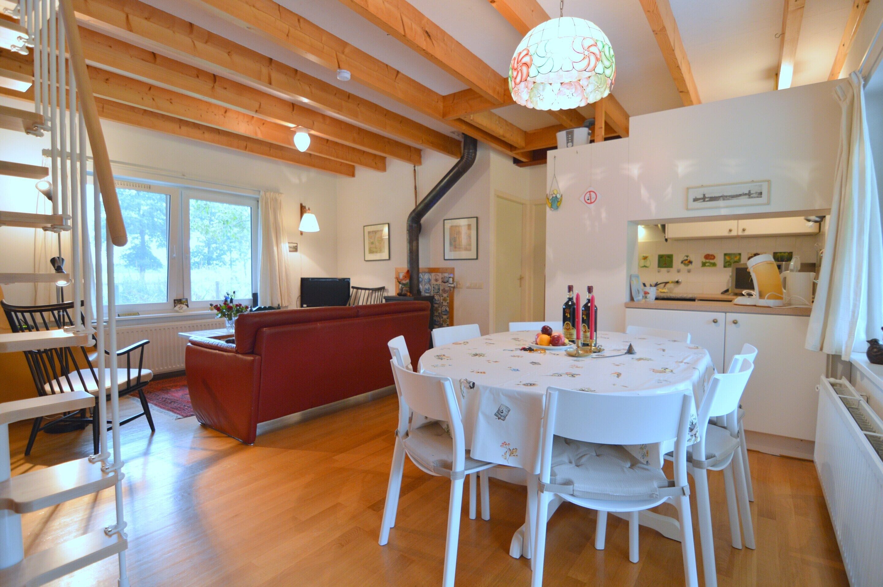 独立别墅 | 客厅 | 电视、DVD 播放器