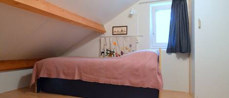 Rumah | 4 kamar tidur dan dilengkapi dengan perabotan berbeda-beda