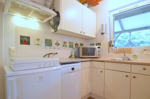 House | Private kitchen | Dishwasher, coffee/tea maker, highchair - Family Residence With Large Garden (Heino)