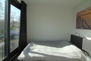 Apartment | 2 bedrooms, bed sheets - Charming Apartment in Langweer With Jetty (Langweer)