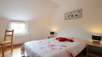 Apartment | 2 bedrooms, individually furnished, bed sheets