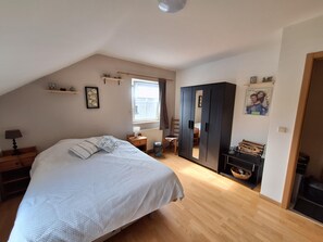 Apartment | 2 bedrooms, individually furnished, bed sheets