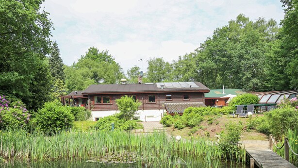 Exterior - Beautiful Finnse Style Log Cabin with Swimming Pool, Sauna, Hot Tub (Bergentheim)
