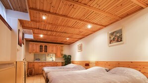 House - Beautiful Finnse Style Log Cabin with Swimming Pool, Sauna, Hot Tub (Bergentheim)