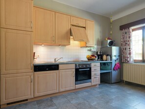 House | Private kitchen | High chair - Spacious Holiday Home With Large Garden (Amel)