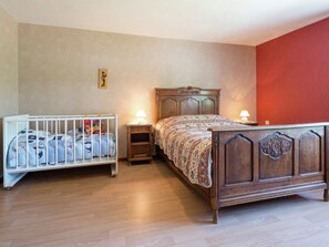 House | 5 bedrooms, individually furnished, bed sheets - Spacious Holiday Home With Large Garden (Amel)