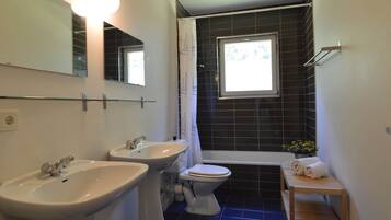 Apartment | Bathroom