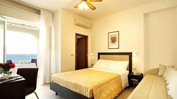 Chambre Triple Supérieure, balcon, vue mer