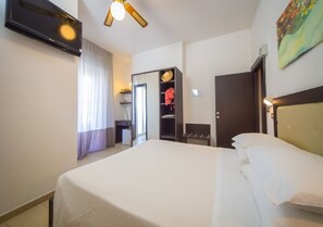 Zimmersafe, Schreibtisch, schallisolierte Zimmer, kostenloses WLAN