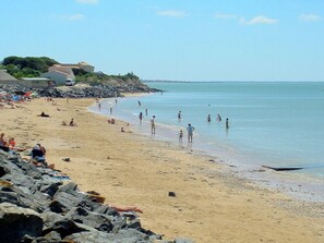 Unclassified image, 3 of 19, button - Cozy Holiday Home in Les Petits Bonneveaux Near Sea (Salles sur Mer)