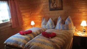 2 bedrooms, individually furnished, iron/ironing board, bed sheets