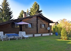 House | Exterior - Detached Wooden House with Fireplace & Large Garden near Bad Wildungen (Haina)