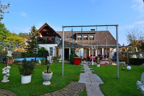 Apartment | Exterior - Gemutliches Ferienhaus mit Pool in Blankenburg (Blankenburg)