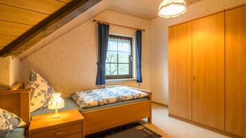 Apartemen | 2 kamar tidur dan dilengkapi dengan perabotan berbeda-beda