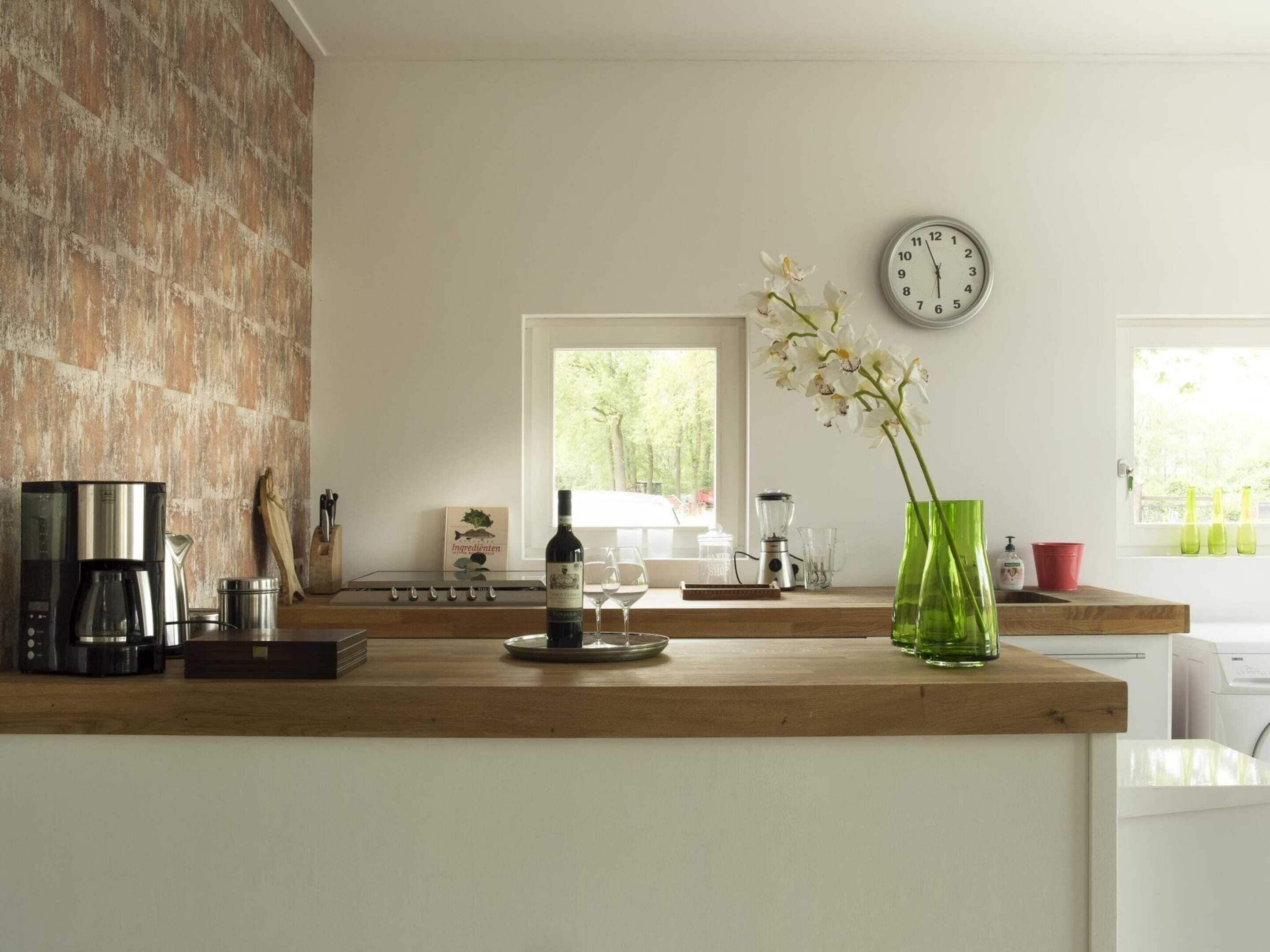 Nhà | Bếp riêng | Bếp nấu, ấm điện, ghế cao cho trẻ em 