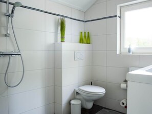 House | Bathroom - Serene Holiday Home in Haaksbergen With Hottub (Haaksbergen)