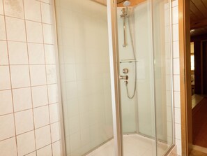 Shower dan handuk