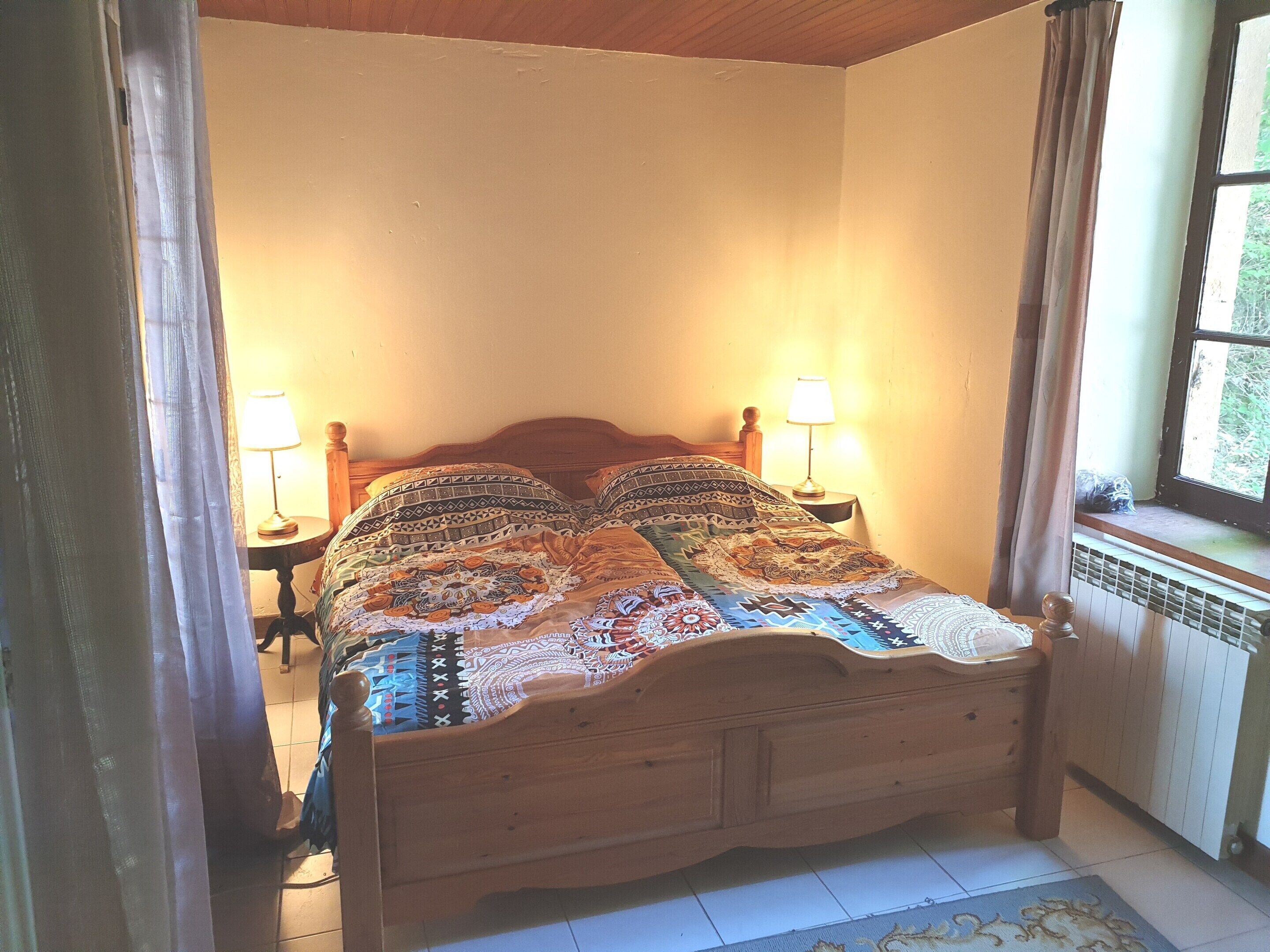 3 bedrooms, bed sheets