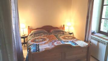 3 bedrooms, bed sheets