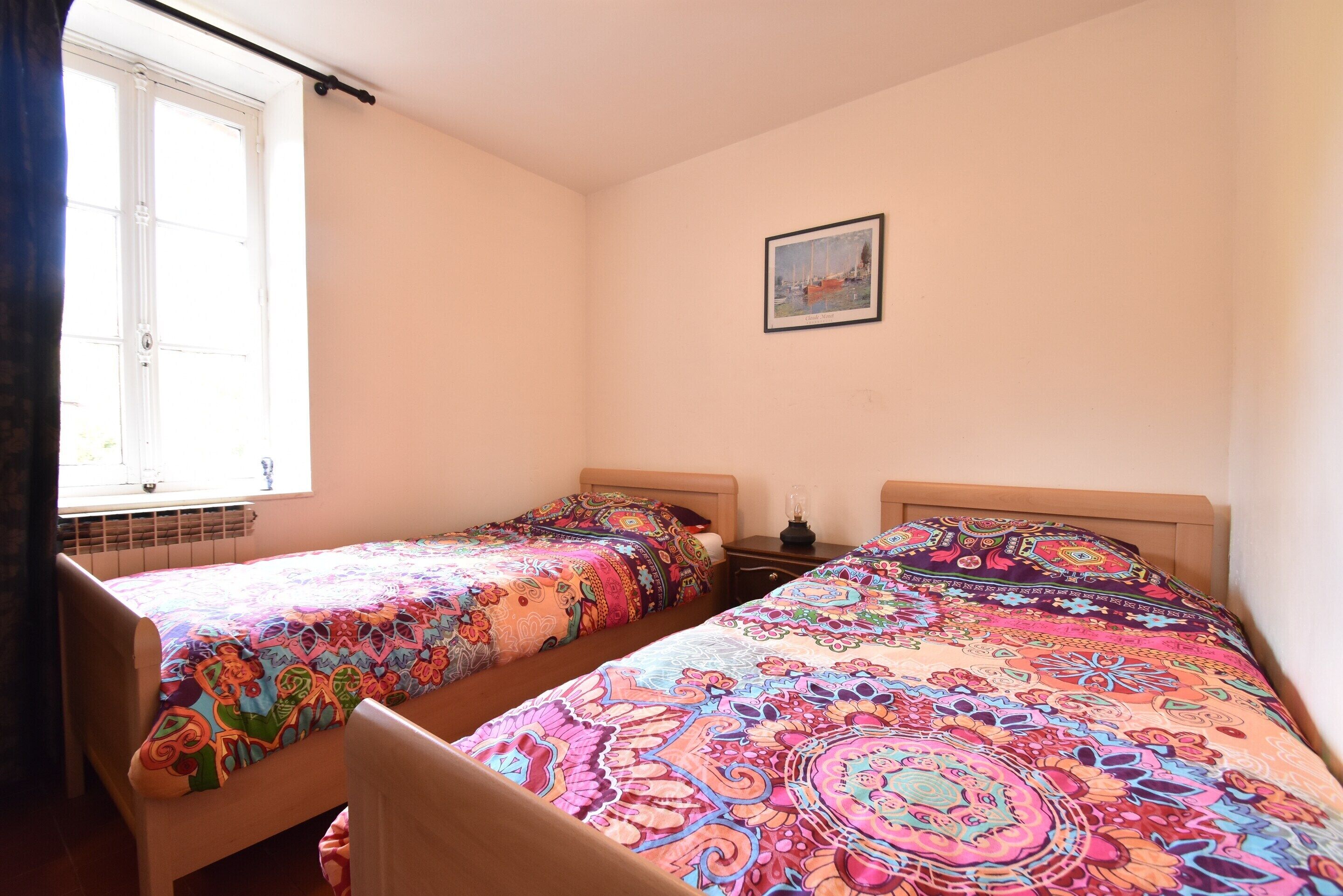 3 bedrooms, bed sheets