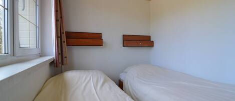 House | 7 bedrooms, individually furnished, bed sheets