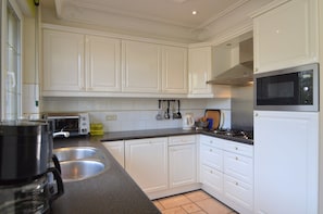 House | Private kitchen | Highchair - Villa in Lunteren With Heated Pool (Lunteren)