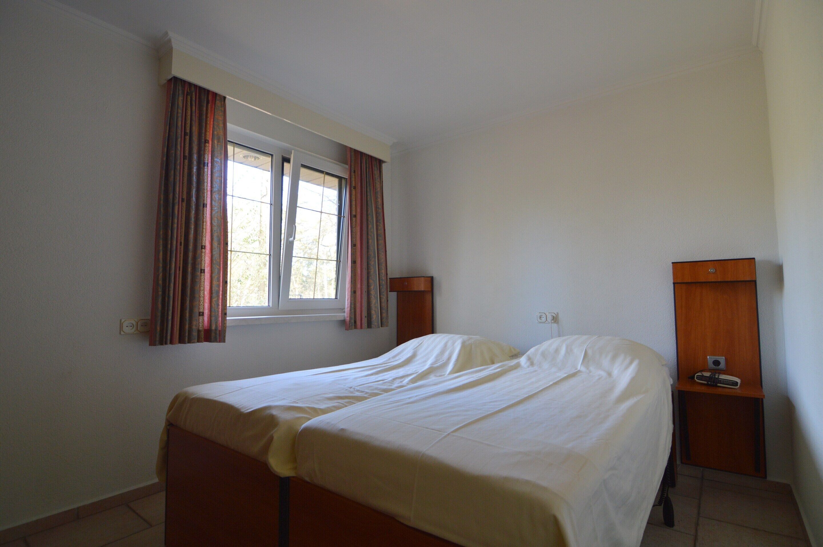 House | 7 bedrooms, individually furnished, bed sheets