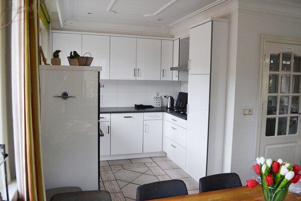 House | Private kitchen | Highchair - Villa in Lunteren With Heated Pool (Lunteren)