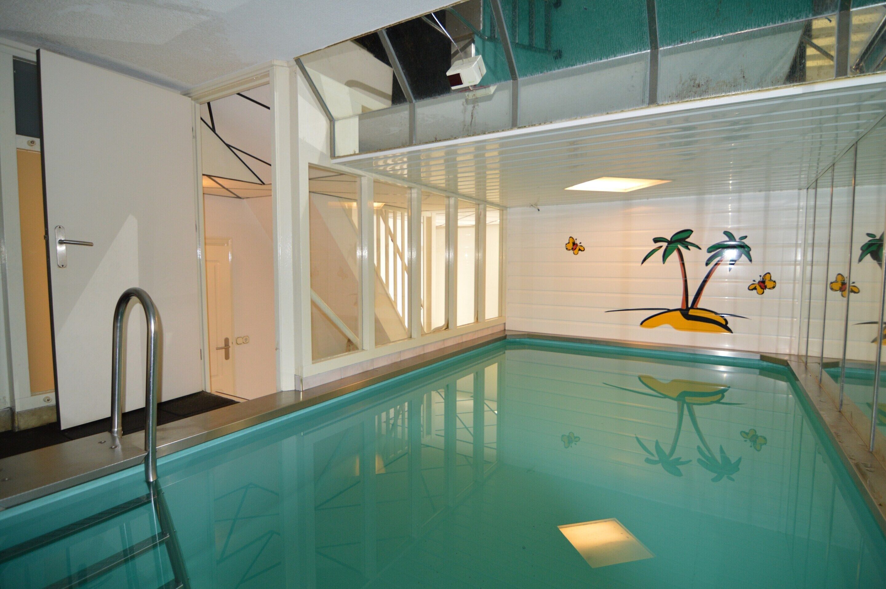 Huis | Zwembad | Een binnenzwembad, een buitenzwembad