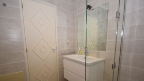 Bathroom - Luxurious Apartment in Lagos With Private Terrace (Lagos)