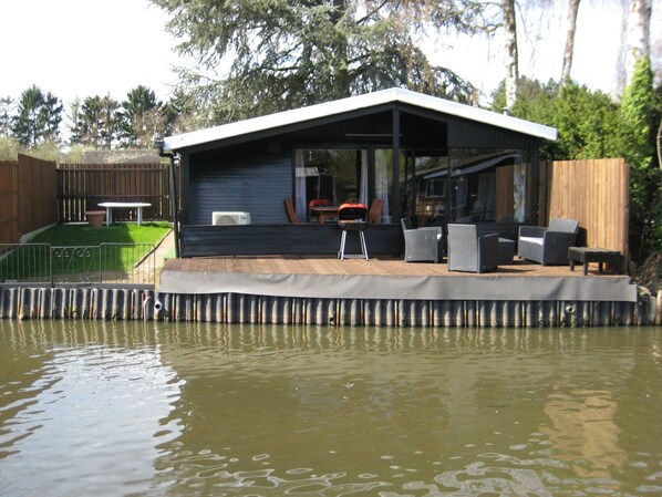 House | Exterior - Modern Waterfront Chalet (Geel)