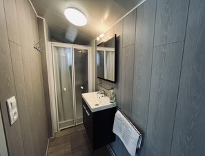 House | Bathroom - Modern Waterfront Chalet (Geel)
