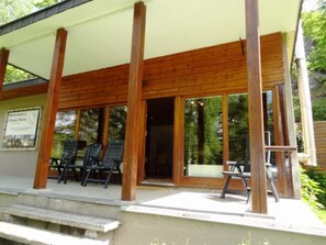 Balcony - Nestled in Green Scenery, This Chalet Along the River is Perfect to Chill Out (Hamoir)
