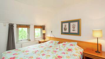 5 bedrooms, individually furnished
