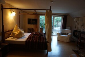 Desk, blackout drapes, free WiFi, bed sheets - Gästehaus Eschment (Bissersheim)