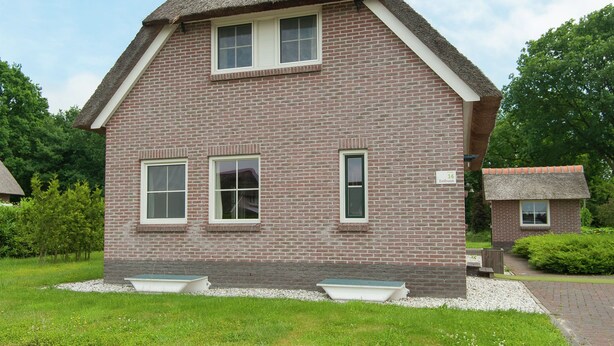 Exterior - Cozy Holiday Home with Sauna & Hot Tub by Small Lake (Tiendeveen)