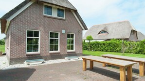 Exterior - Cozy Holiday Home with Sauna & Hot Tub by Small Lake (Tiendeveen)